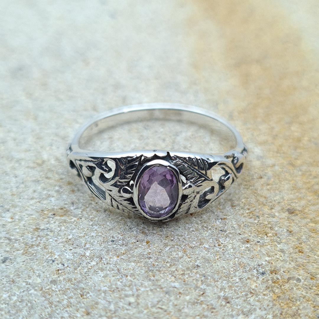 Front shot of 925 Sterling Silver Faceted Fern Leaf Amethyst Ring