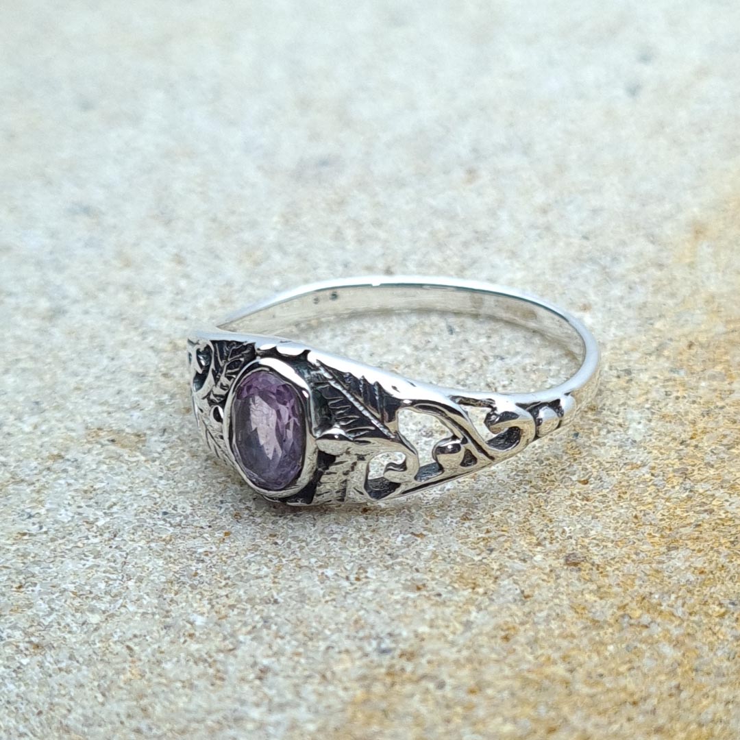 Side shot of 925 Sterling Silver Faceted Fern Leaf Amethyst Ring