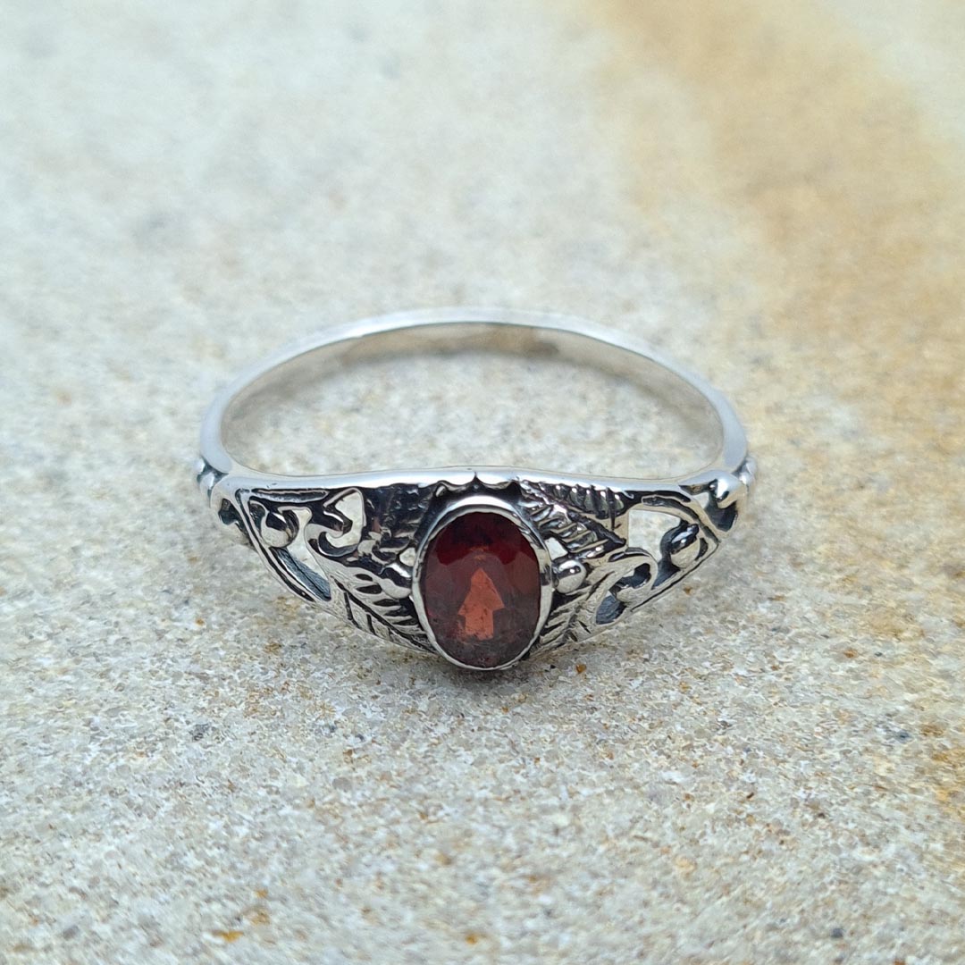 Front shot of 925 Sterling Silver Faceted Fern Leaf Garnet Ring