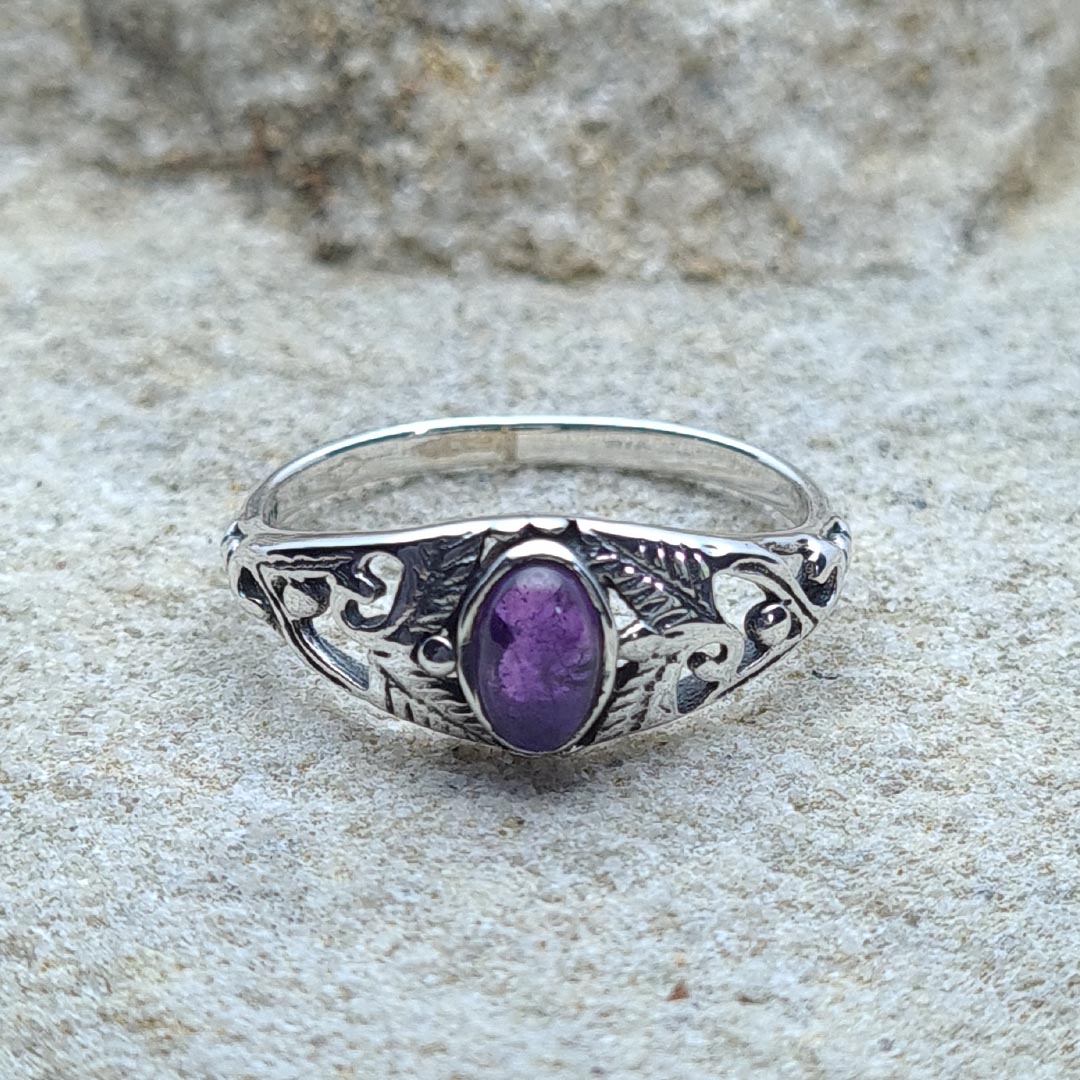 Front shot of 925 Sterling Silver Fern Leaf Amethyst Ring