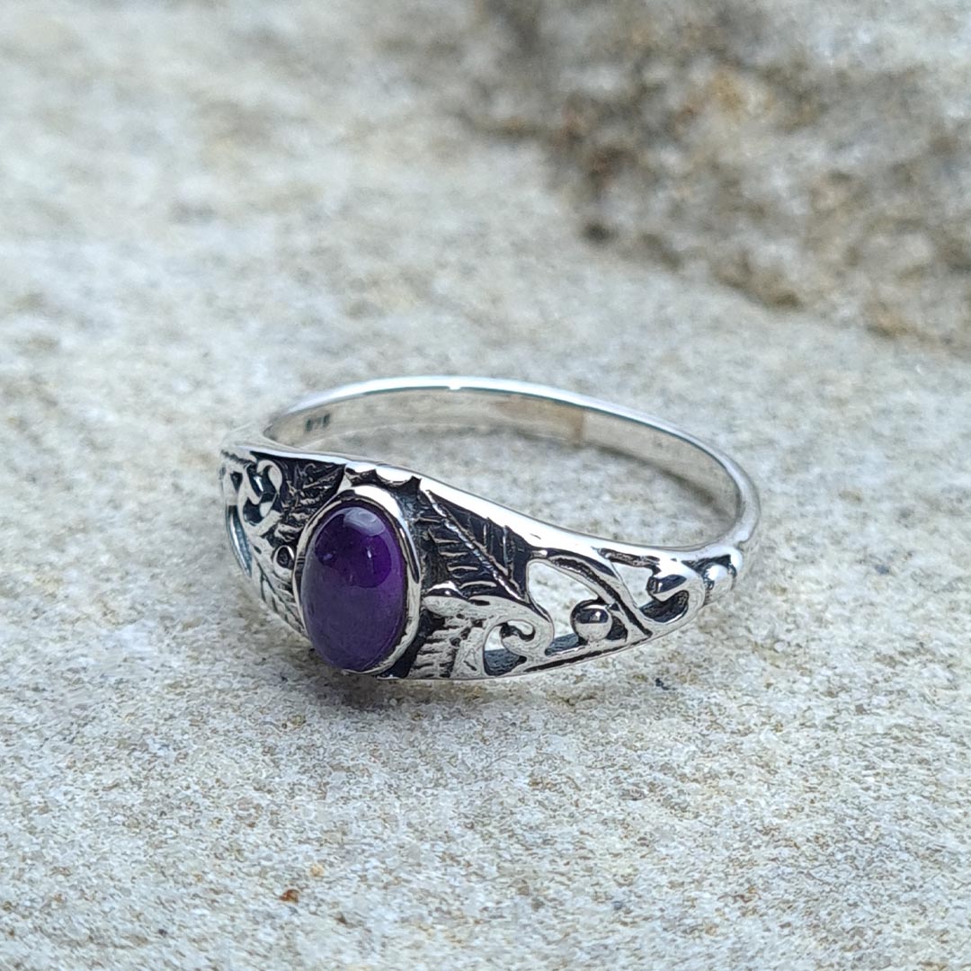 Side shot of 925 Sterling Silver Fern Leaf Amethyst Ring