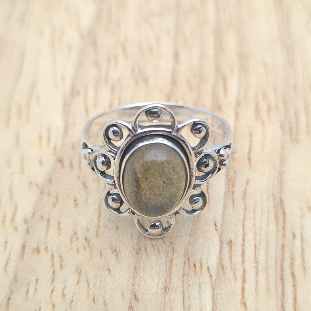 Front shot of 925 Sterling Silver Flower Labradorite Ring