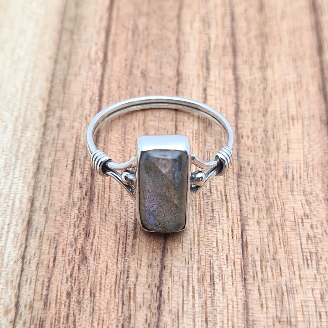 Front shot of 925 Sterling Silver Rectangle Labradorite Ring